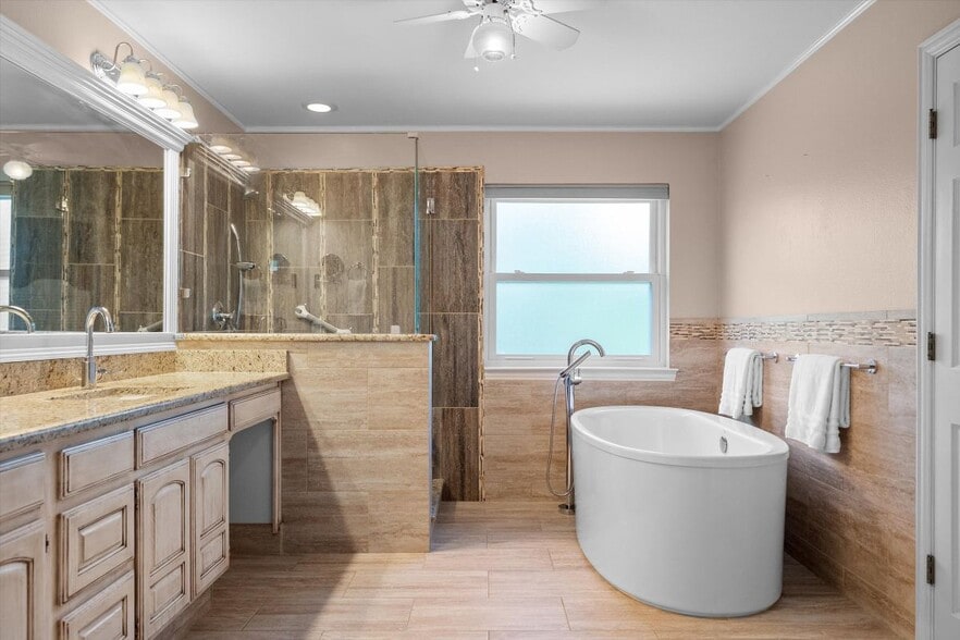 Building Photo - 3933 Bordeaux Cir