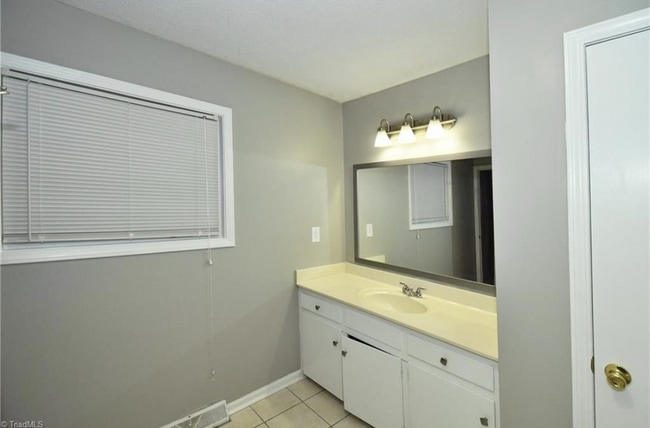 Building Photo - 1236 Fenimore St