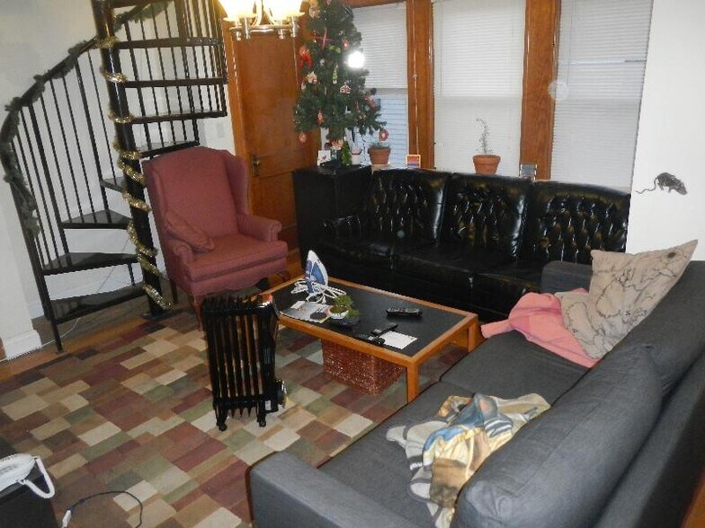 Images are representative samples of the advertised unit. Actual units shown during tours may differ - 16 Stockwell St