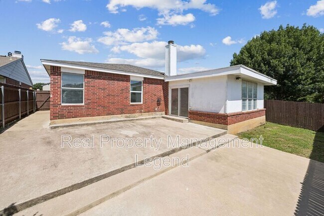Building Photo - 8109 Dripping Springs Dr