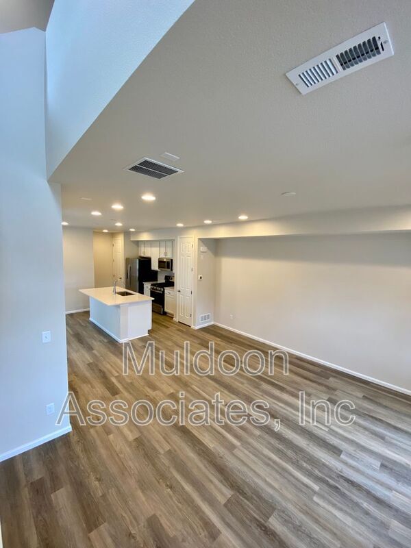 Building Photo - 8739 Scarborough Dr