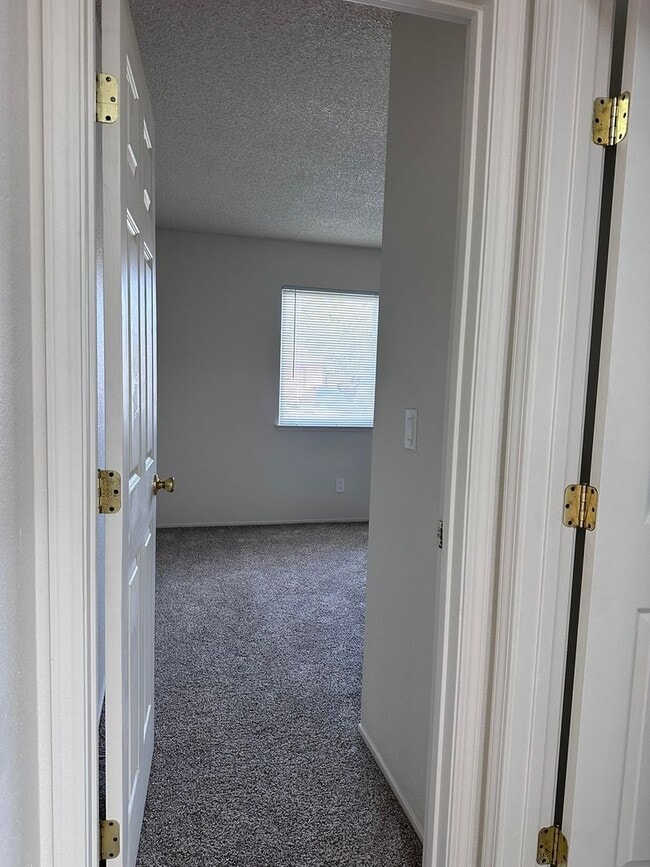 Building Photo - Excellent Florin Area 3bd/2bath home updat...