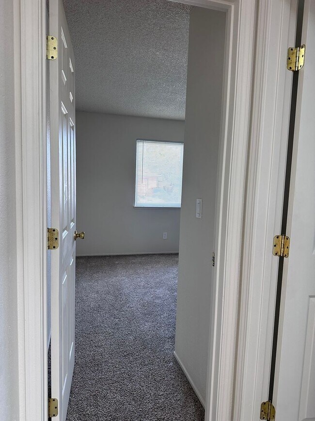 Building Photo - Excellent Florin Area 3bd/2bath home updated and nice!