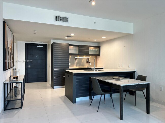 Building Photo - 200 Biscayne Blvd Way