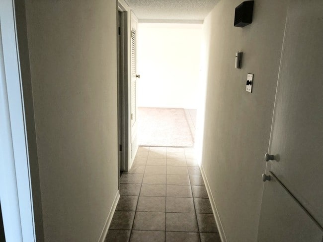 Building Photo - 7136 Orizaba Ave