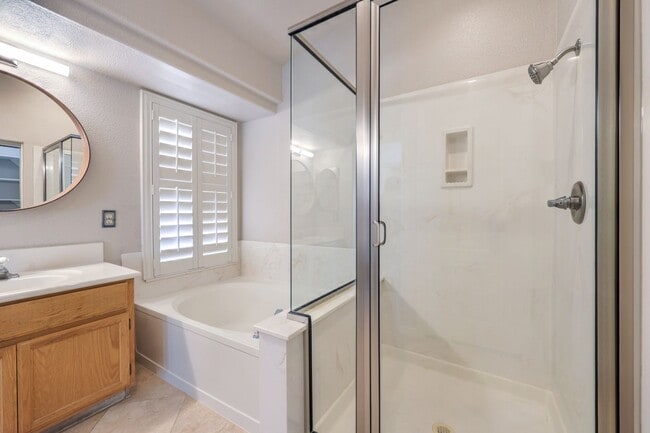 Building Photo - single story upgraded walking distance to park