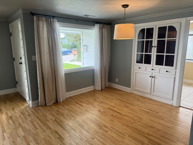 Building Photo - Spacious Home with Great Location