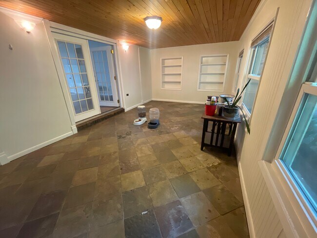 Building Photo - 20 Jonquil Ave NW