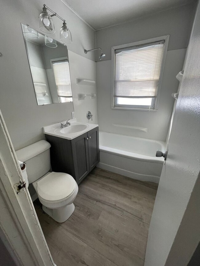 Building Photo - 2022 Rhode Island Ct.