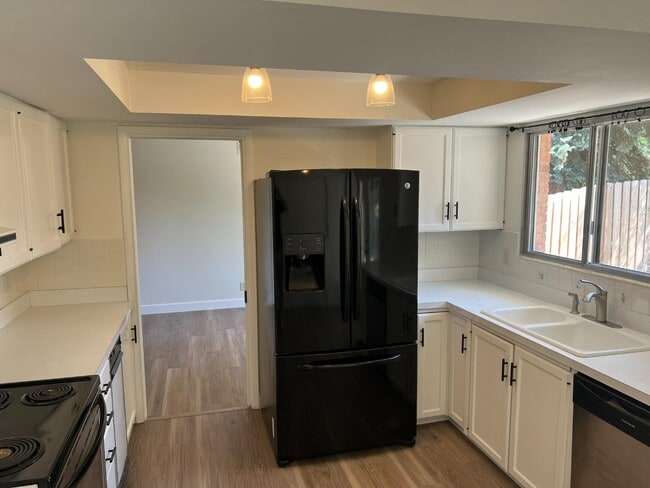 Building Photo - 1597 Navajo Dr