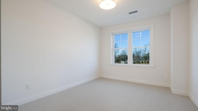 Building Photo - 208 Foxhedge Rd