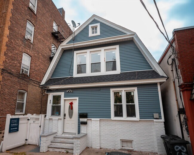 Building Photo - 87 Edgewater Pl