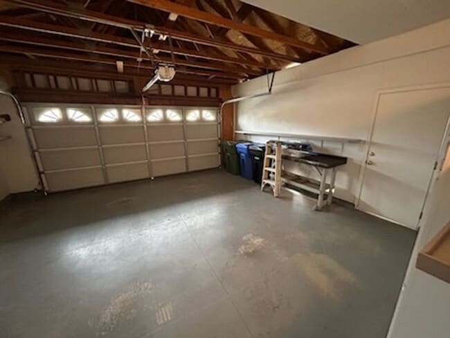 Building Photo - **SHOWING FRIDAY 4/10 @ 11:30 am-12:30pm & SATURDAY 4/11 @ 11am-12pm**