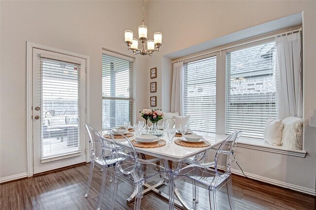 Building Photo - 23811 Via Viale Dr