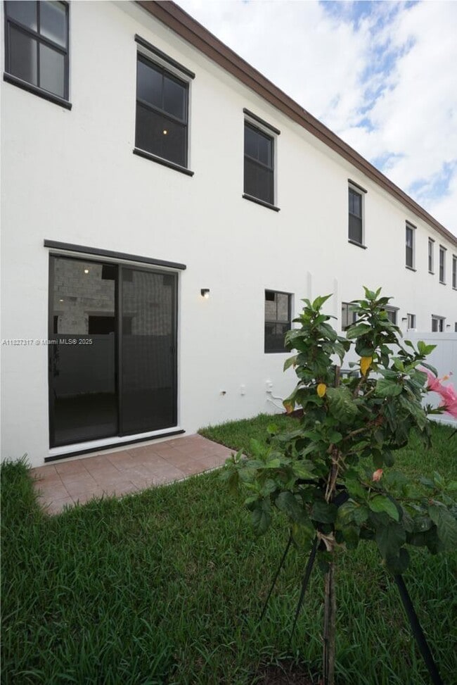 Building Photo - 10911 W 33rd Ln