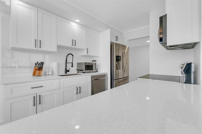 Building Photo - 3589 S Ocean Blvd