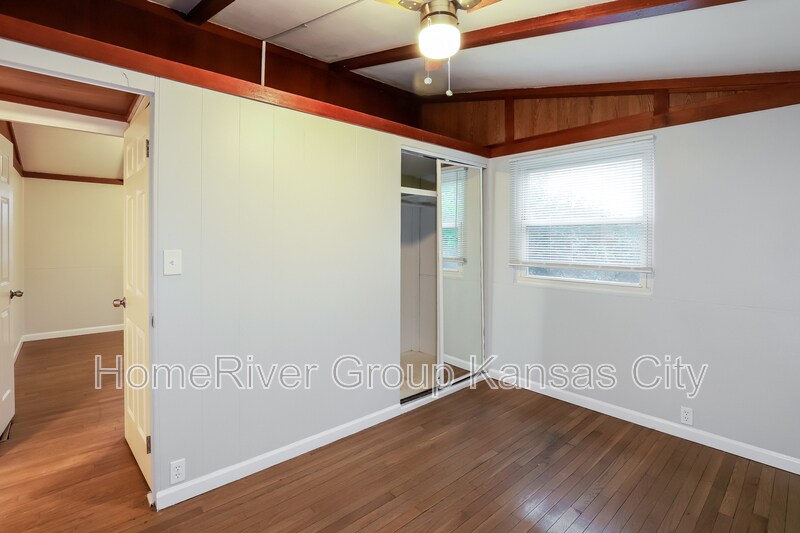 Building Photo - 5602 N Woodland Ave