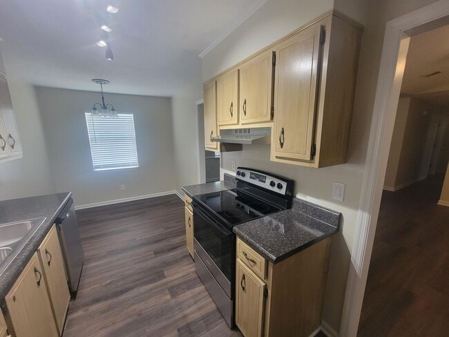 Building Photo - 2640 Teakwood Dr