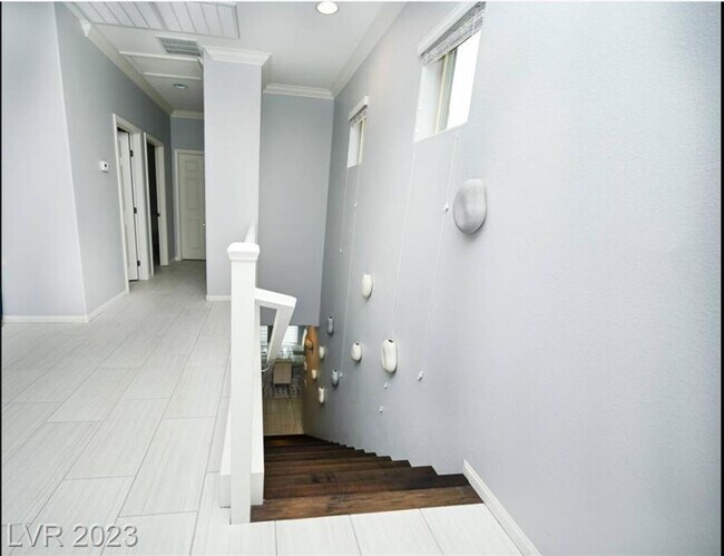 Building Photo - BEAUTIFUL HOME IMMACULATE AND READY TO MOVE-IN
