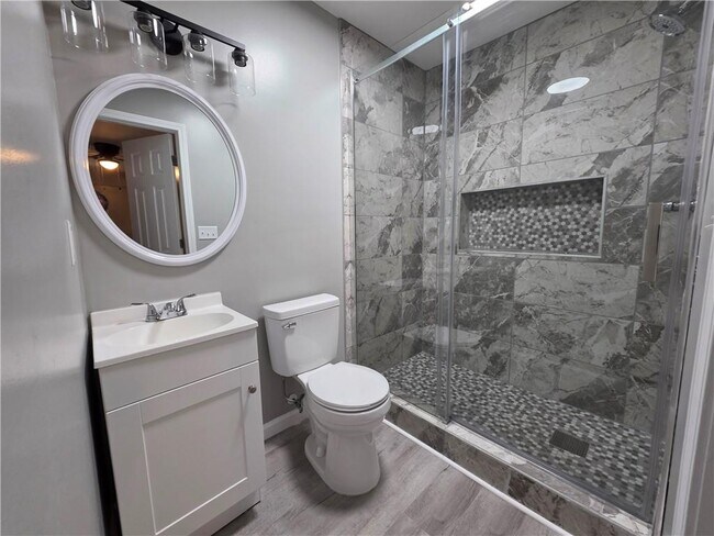 Building Photo - 3066 Baycrescent Dr