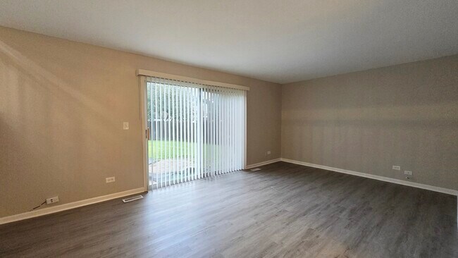 Building Photo - 122 Canton Ln