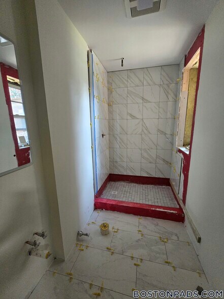 Building Photo - 16 Lakeville Rd