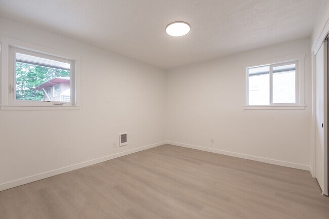 Building Photo - Crowne Pointe Apartment Homes