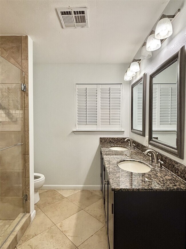 Building Photo - 729 Camelot Ln