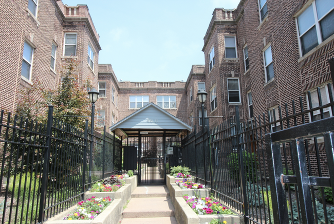 Building Entrance - 4927 N Kedzie Ave