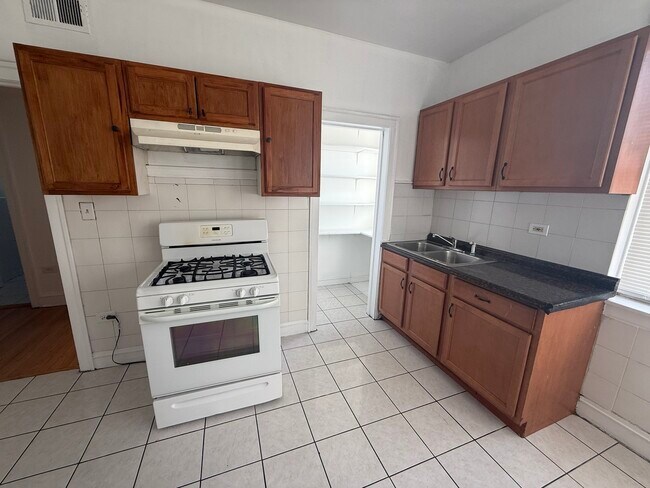 Building Photo - 5333 W Fullerton Ave