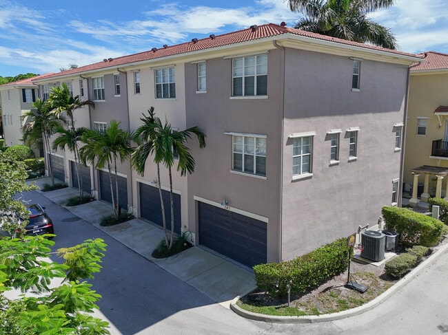 Building Photo - 143 Greenwich Cir