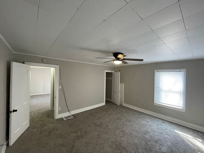 Building Photo - Newly Remodeled 3-Bedroom House