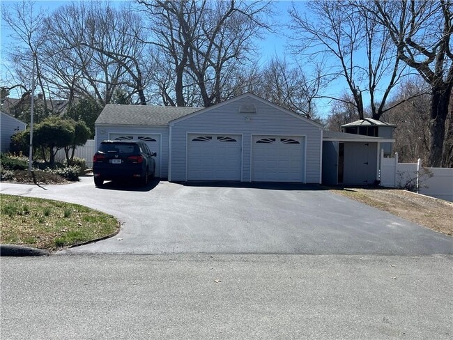 Building Photo - 109 Rogers Ave