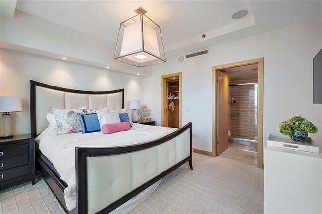 Building Photo - 101 S Fort Lauderdale Beach Blvd