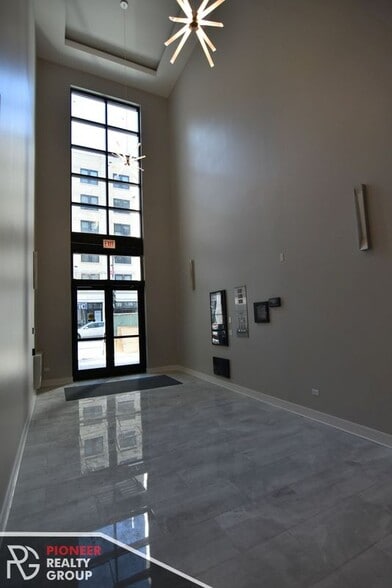 Building Photo - 3833 N Broadway