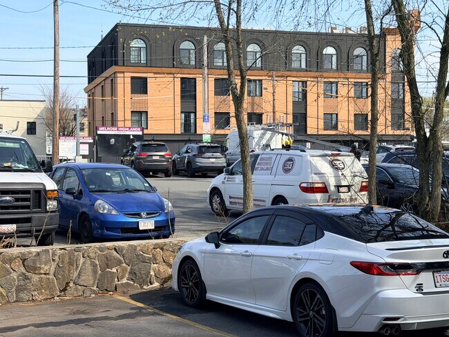 Building Photo - 21 Greenwood St