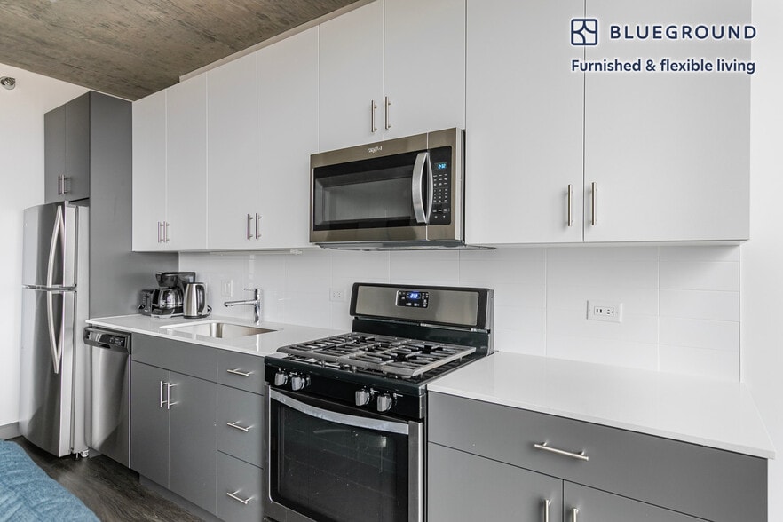 Building Photo - 60 E Randolph St