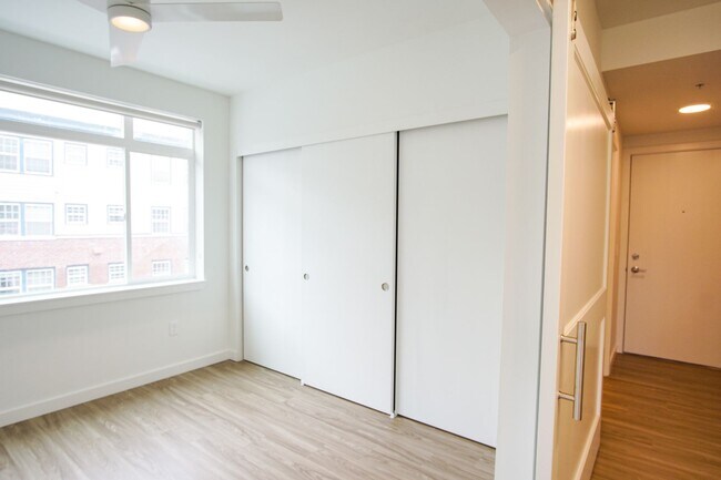 Building Photo - Stunning 1-Bedroom w W/D + Balcony Ready Mid-June!