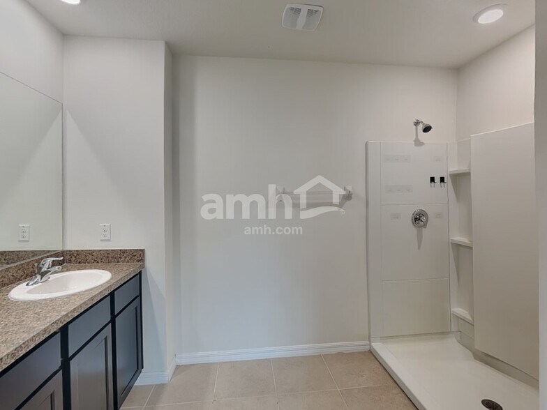 Building Photo - 10927 Carlton Fields Dr