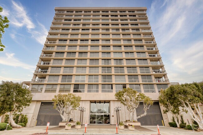 Building on 1st Ave - 3535 1st Ave