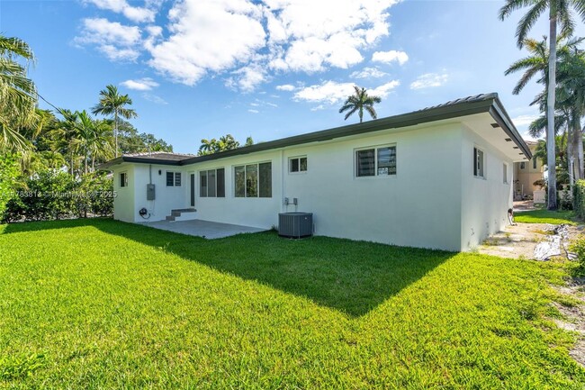 Building Photo - 7420 Beach View Dr