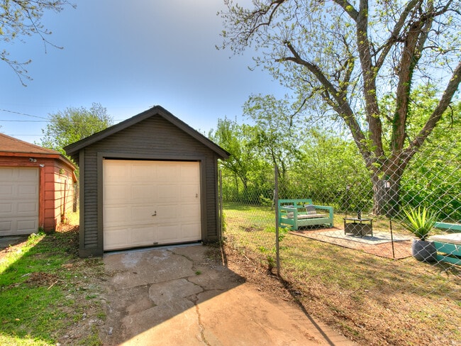 Building Photo - 2212 N Kelham Ave