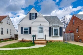 Building Photo - 8514 Deerfield Dr