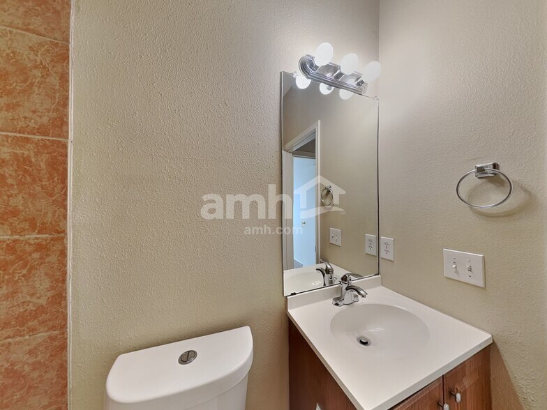 Building Photo - 2326 Loquat Ln