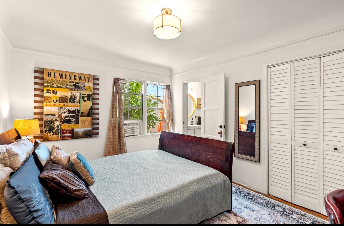 Building Photo - 9101 La Salle Ave