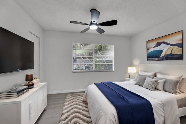 Building Photo - 904 Banks Rd