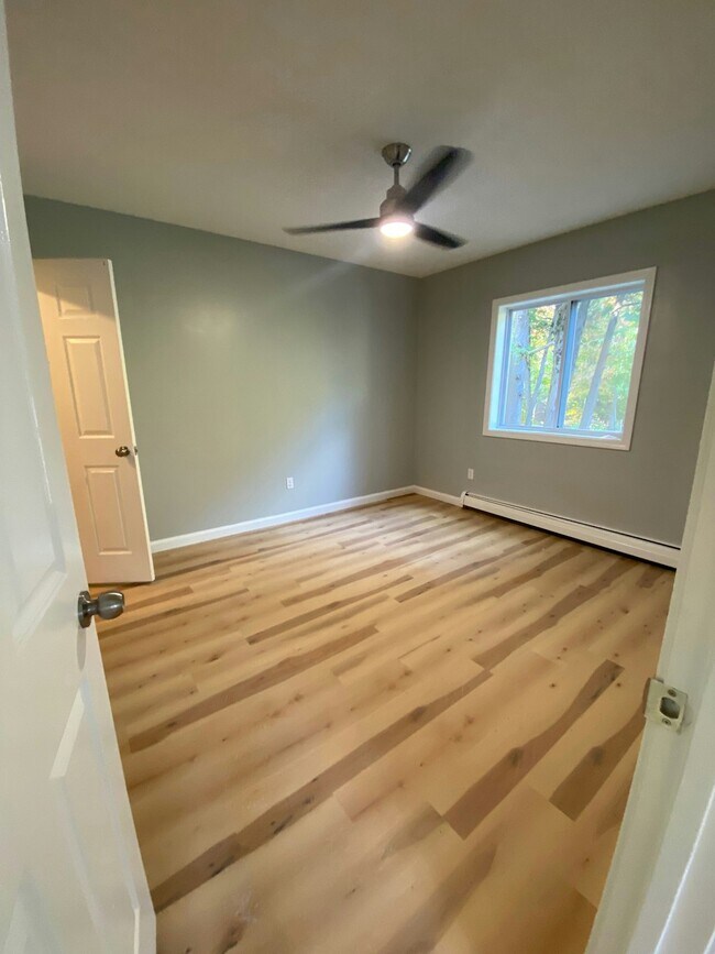 Building Photo - 11 RiverBend Dr