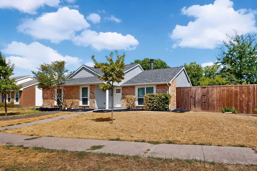 Building Photo - 900 Rocky Creek Ln