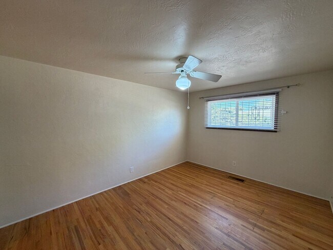 Building Photo - 2838 La Veta Dr