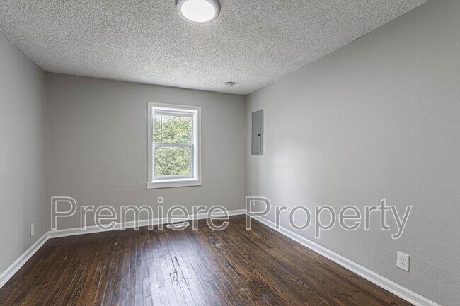 Building Photo - 700 S Savage St
